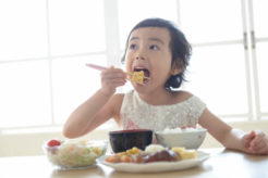 子供のお世話も頼めて安心!キッズラインの魅力と評判とは?