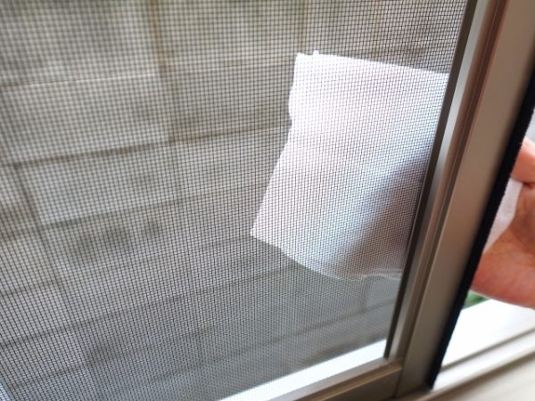 網戸の掃除方法のコツ！業者に依頼する際のポイントも紹介！