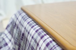 こたつ布団のクリーニングが気になる！便利な宅配や保管サービスも調査
