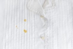 【無料・安い】染み抜きクリーニング4選｜クリーニングとの違いや落ちない汚れとは？