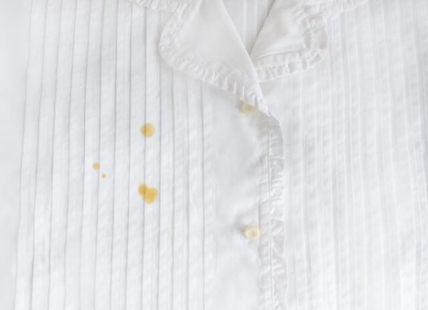 【無料・安い】染み抜きクリーニング4選｜クリーニングとの違いや落ちない汚れとは？