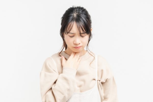エアコンで喉が痛くなるのはなぜ?原因や対処法を解説