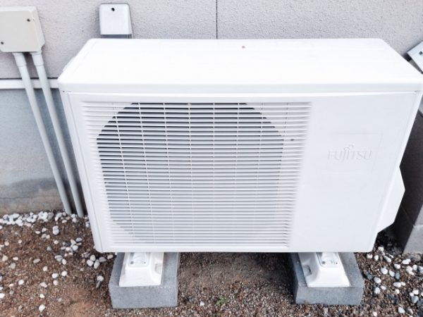 エアコンの室外機の役割は？設置場所や音がする原因・対処法も解説